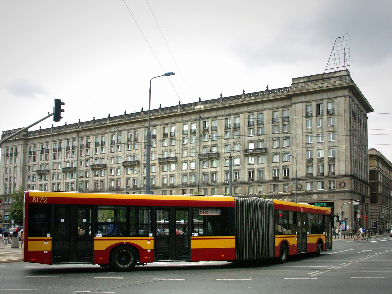 8172
Zawrotka na Placu Konstytucji; w tym czasie była to jedyna brygada na 502 obsługiwana przez Woronicza.
Słowa kluczowe: SU18 8172 502 PlacKonstytucji