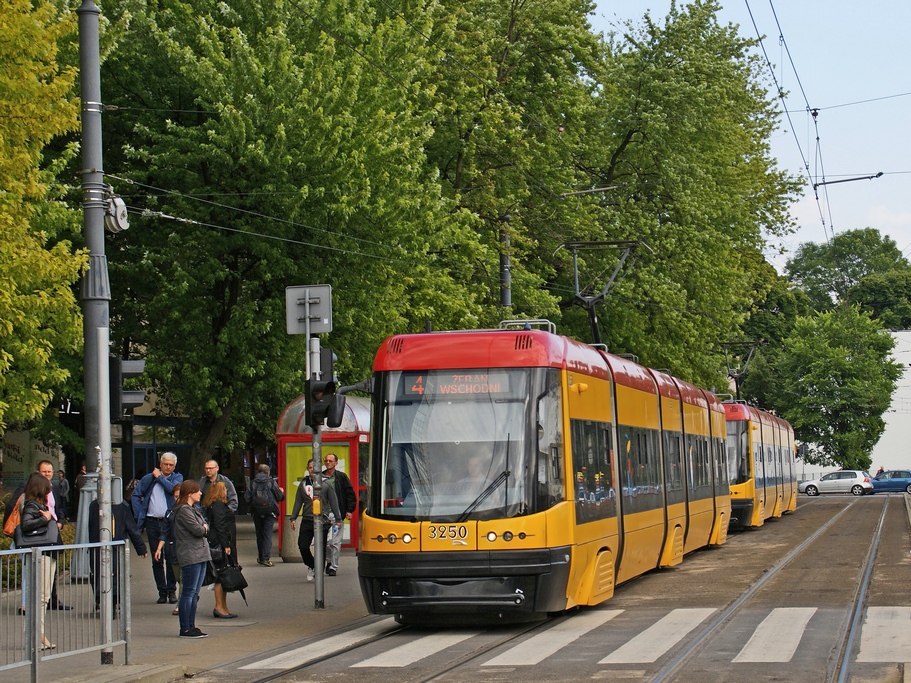 3250
Z tyłu czai się żoliborski 3146 na 35.
Słowa kluczowe: 120Na 3250 4 PlacBankowy