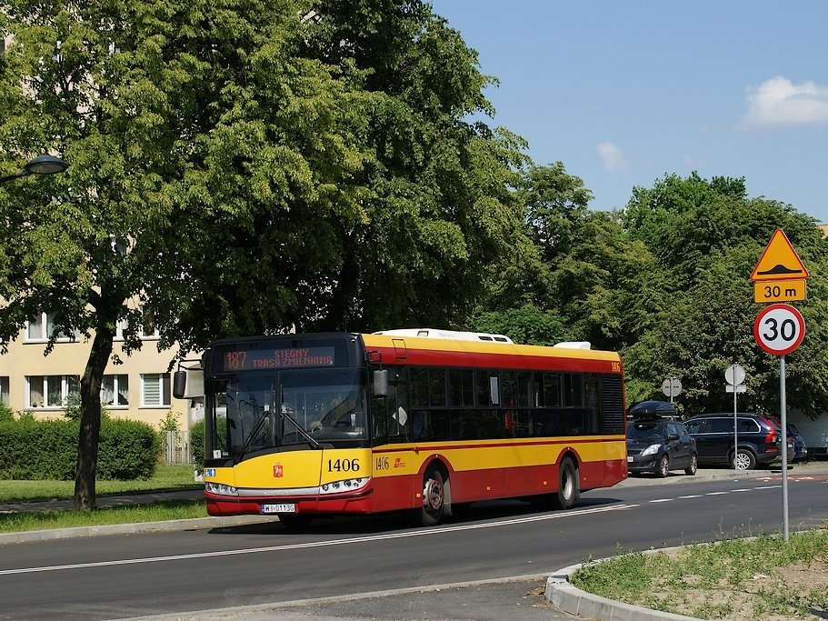 1406
Wąsaty Solaris ma na wyświetlaczu "Stegny", a dopiero dojeżdża do krańcowego przystanku Ursus-Sanktuarium 53, na którym odbędzie krótki postój.
BTW, jak będzie się nazywała nowa pętla? "Ursus-Niedźwiadek", czy "Ursus-Sanktuarium"? 
Słowa kluczowe: SU12 1406 187 OrlątLwowskich