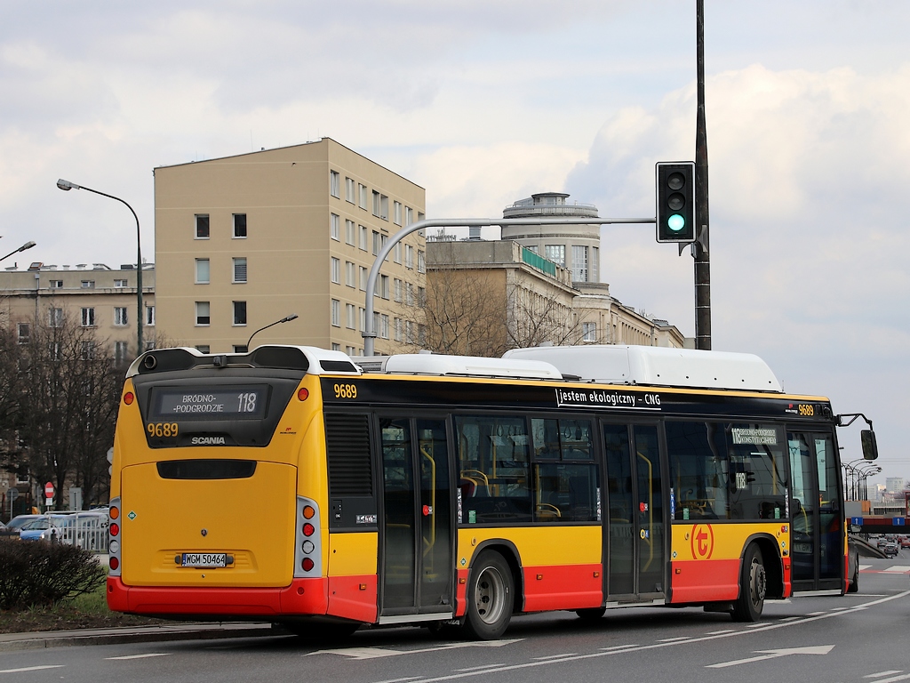 9689
Tył trochę przekombinowany w porównaniu do Scanii z Grodziska.
Słowa kluczowe: CN280UBCNG CityWide 9689 118 RondoJazdyPolskiej