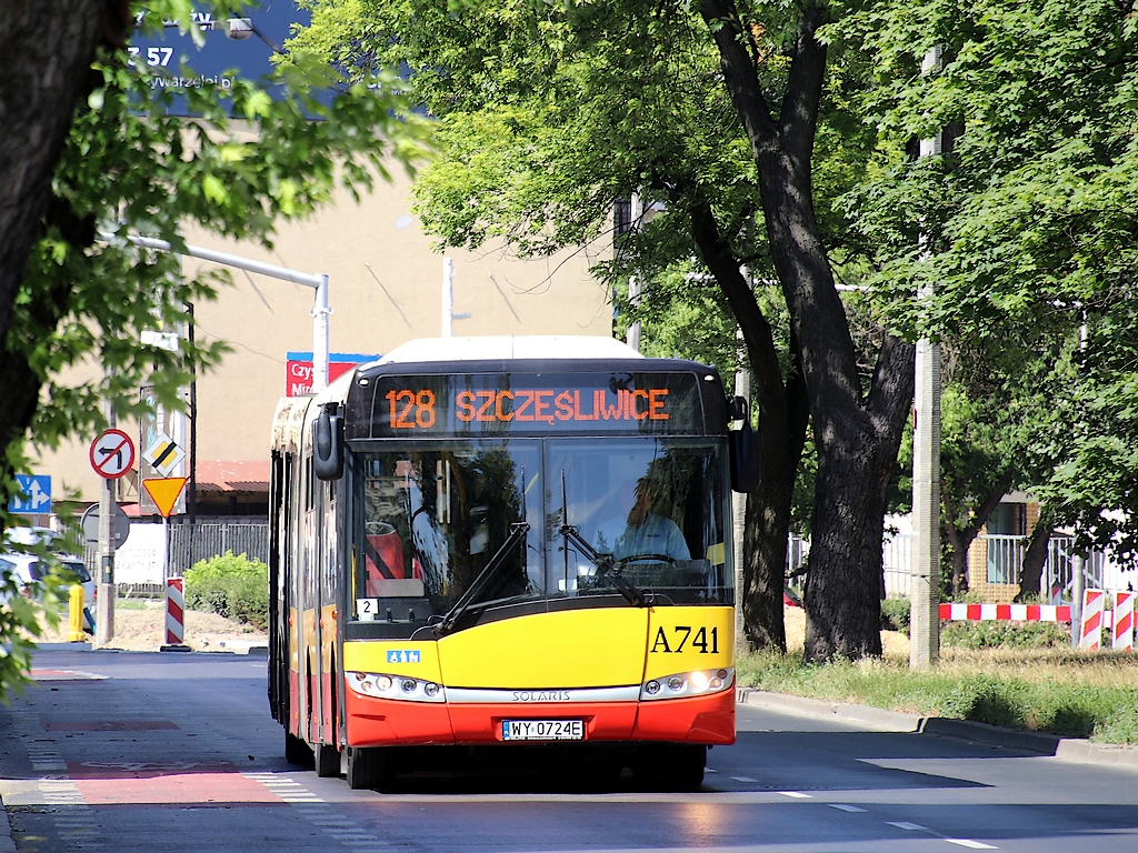 A741
Przedostatni dzień tych wozów w Warszawie. A kiedyś Mobilis obsługiwał tę linię na trasie Szczęśliwice-Mariensztat solówkami.
Słowa kluczowe: SU18 A741 128 Raszyńska