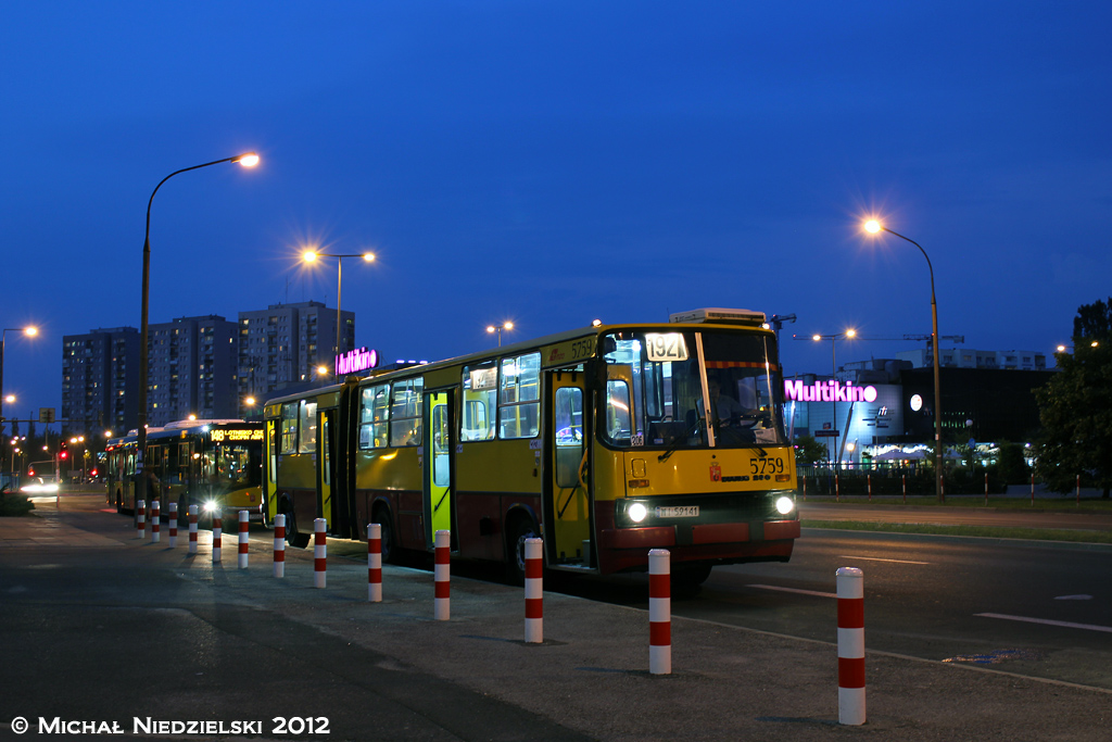 5759
Ursynowskie "centrum" w swojej całej okazałości.
Słowa kluczowe: IK280 5759 192 Gandhi