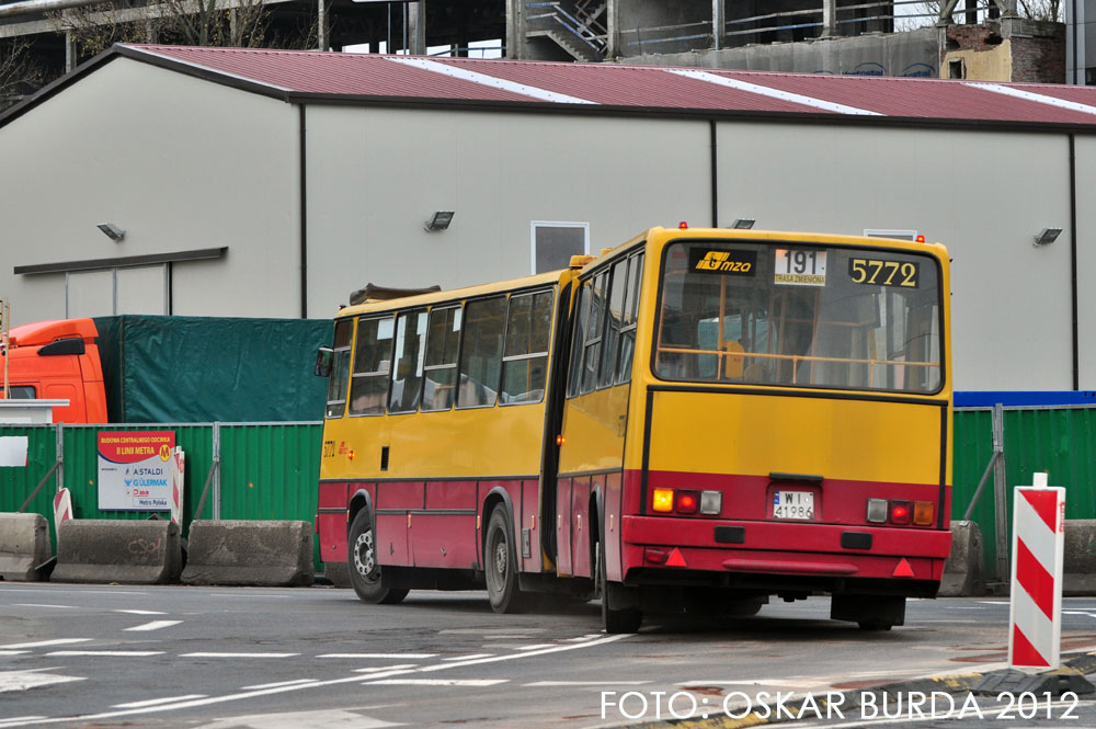 5772
5772 zasilenie na 191 pod banderą R-7.
Słowa kluczowe: IK280 5772 191 RondoDaszyńskiego