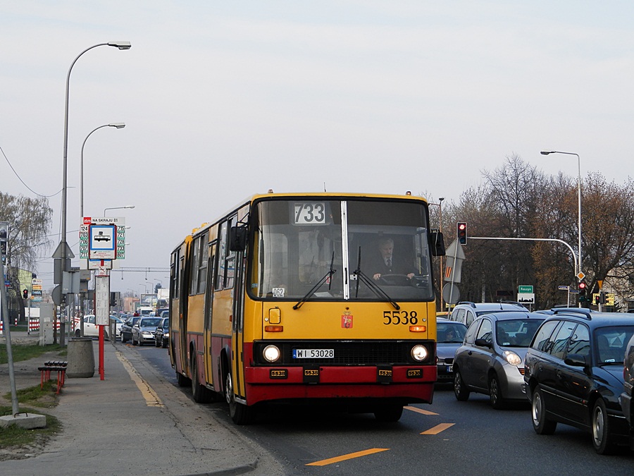 5538
Za sprawą tej porannej BWL-ki mogliśmy dość często oglądać Ikarusy na tej linii, gdyż na 54/721+733 rzadko kiedy się objawiał.
Słowa kluczowe: IK280 5538 733 Krakowska