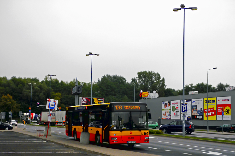 A407
MANiek ITSu oczekuje rozpoczęcia kursu z CH Targówek do Nowodworów przez Kupiecką. Pozdrawiam kierowcę Jacka z którym przejechałem kurs z Nowodworów do CH Targówek.
Słowa kluczowe: NL223 A407 CHTargówek 126