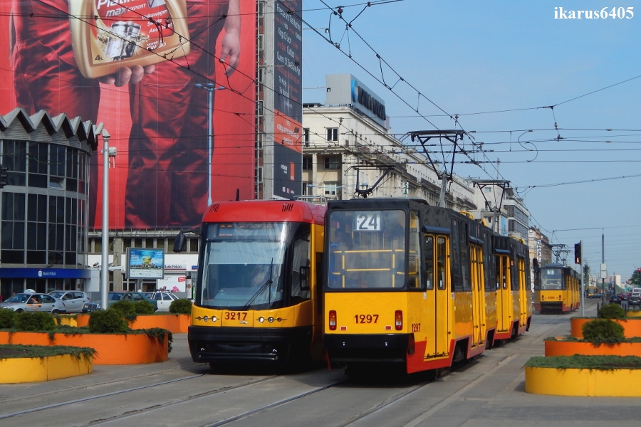 1297
Skład 105-tek mijający się ze Swingiem 
Słowa kluczowe: 105Na 24 1297 RondoDmowskiego