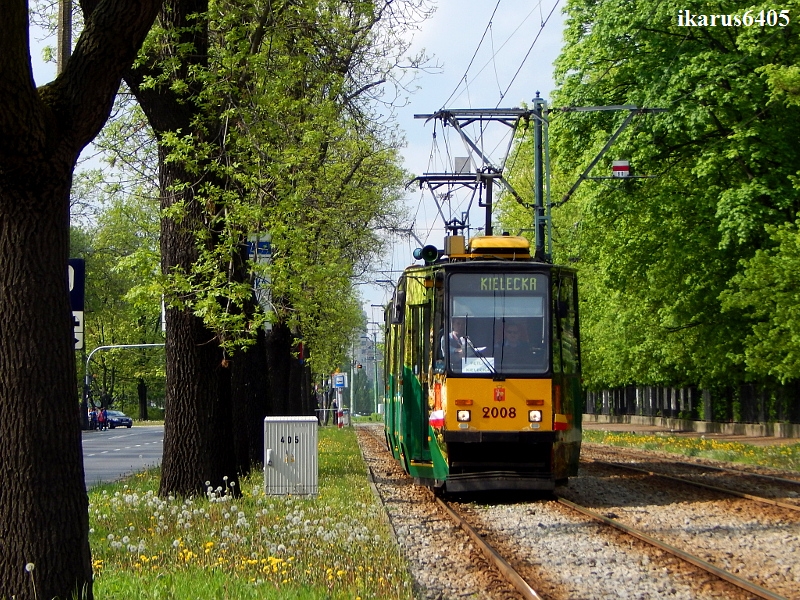 2008+2009
Zielony tramwaj na zielonym Żoliborzu. 

Czy tag linii odpowiada? 
Słowa kluczowe: 105Na DzieńZiemi 2008+2009 Mickiewicza