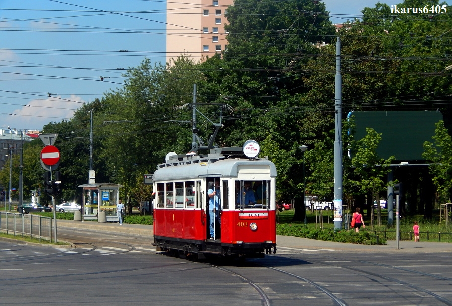 403
Berlinka na specjalnej linii w związku z rocznicą Bitwy Warszawskiej. Tramwaj był na tyle opóźniony, że nie wytrzymałem i wsiadłem do T. :P 
Słowa kluczowe: Wiwk/Gfw 1920 403 Okopowa