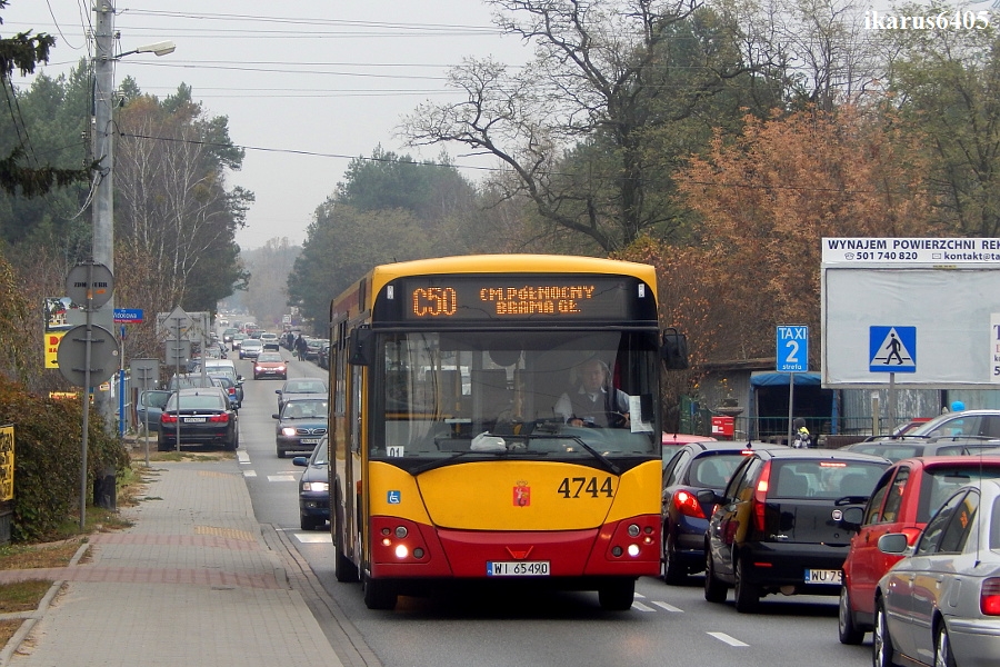 4744
Linia C50 zawsze mi się kojarzyła z gniotami i "Redutową". Nawet zmiana zakładu nie stawała na przeszkodzie, by Jelcze pojawiły się na tej linii jeszcze raz. Niestety w tym roku tak nie będzie. Cmentarkę w tym roku będzie obsługiwać "Kleszczowa" oraz "Woronicza" a sam wóz kilka dni temu został wycofany.
Słowa kluczowe: M121M C50 Estrady 4744