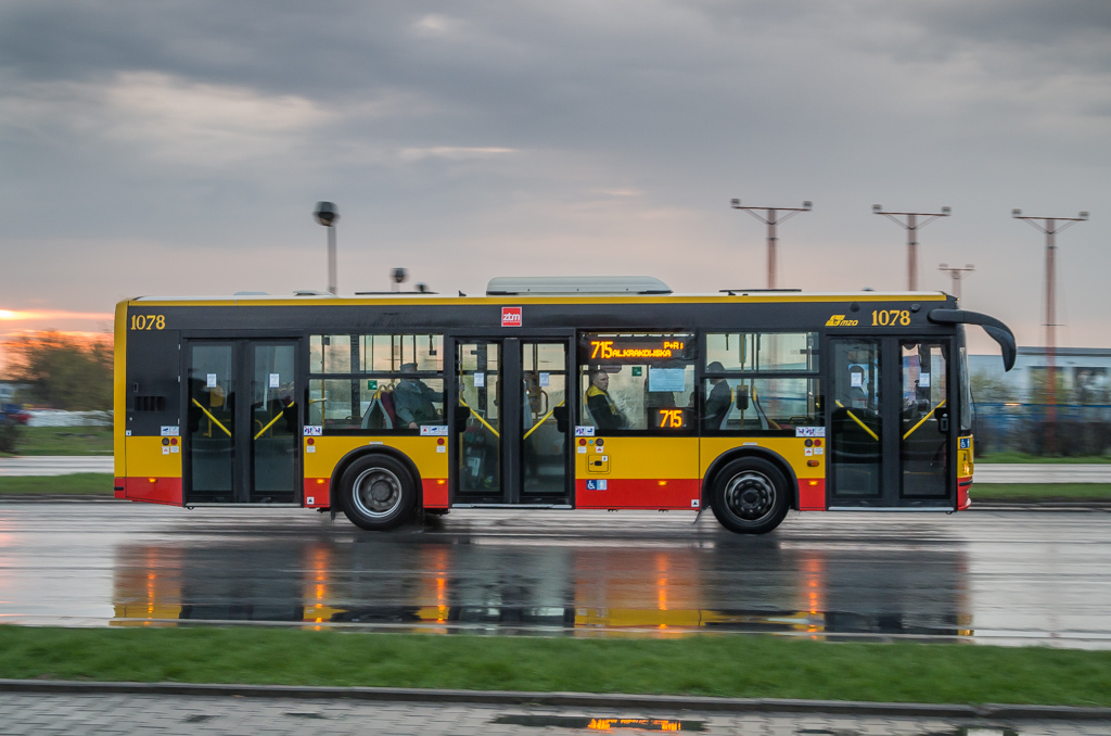 1078
Chwilę po dość mocnym opadzie gradu...
Słowa kluczowe: SM12 1078 715 AlejaKrakowska