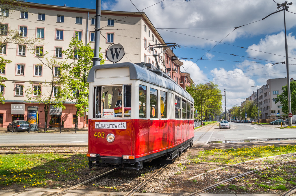 403
Dziś, w poniedziałek Wielkanocny, jak co roku została uruchomiona specjalna linia "W", która była obsługiwana przez dwa zabytkowe wagony.
Słowa kluczowe: WIwK/GFWK 403 W PlacNarutowicza