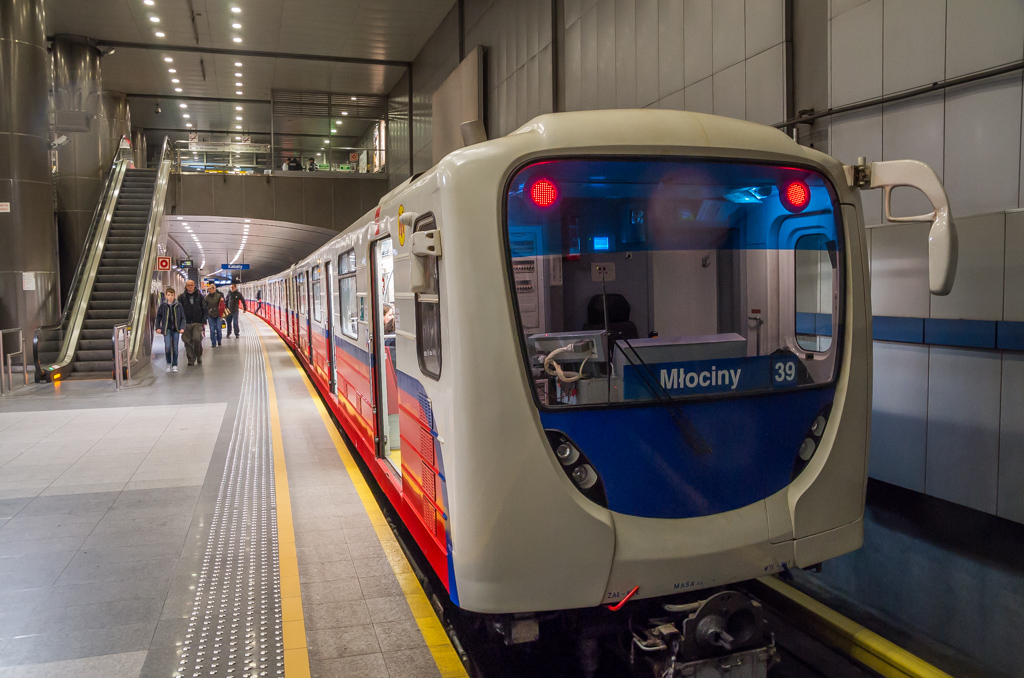 Metrowagonmasz 
W takie dni najlepiej zejść pod ziemię...
Słowa kluczowe: DworzecGdański Metrowagonmasz 39