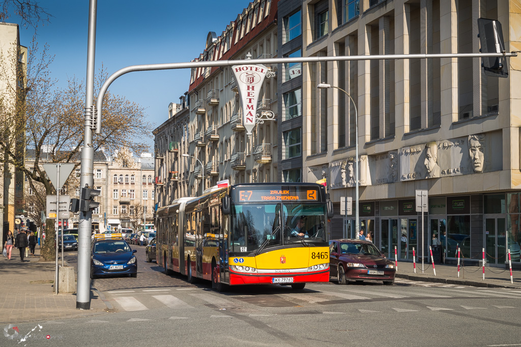 8465
Nowy Solaris, na linii E-7, przedziera się przez brukowaną ulicę Kłopotowskiego. Linia powstała w marcu po uruchomieniu drugiej linii metra. Przejmuje w godzinach szczytu najbardziej obciażoną trasę linii 527. 
Słowa kluczowe: SU18 8465 E-7 Kłopotowskiego