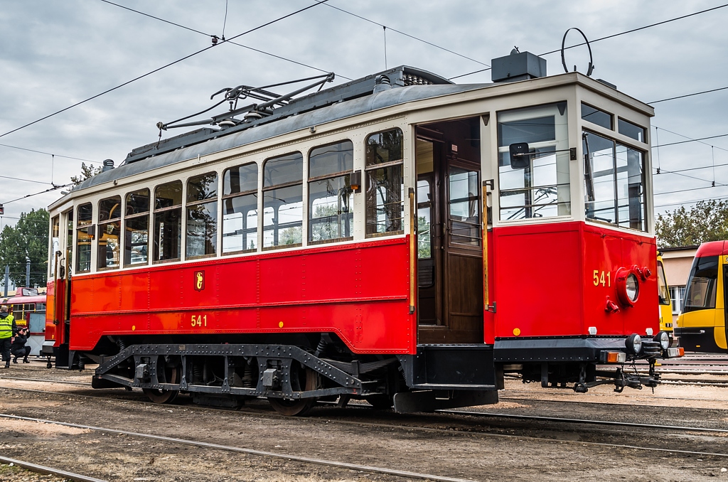 541
Rok produkcji: 1925. Wagon przeszedł kapitalny remont w 2001 roku.
Słowa kluczowe: Lw 541 DTP2013 Mokotów