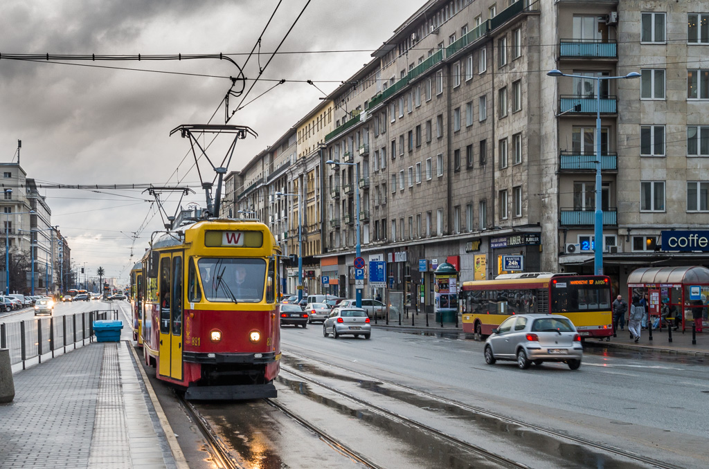 821+818
Skład zmodernizowany w 1994 roku
Słowa kluczowe: 13N 821 818 W RondoDmowskiego