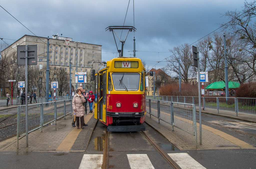 821+818
Lepiej jednak wyglądają z jednym "oczkiem"
Słowa kluczowe: 13N 821 818 W PlacNarutowicza