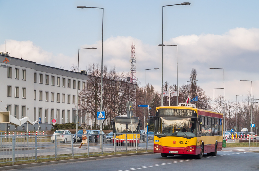 4912
A za nim 1505.
Słowa kluczowe: M121I 4912 156 MetroMłociny