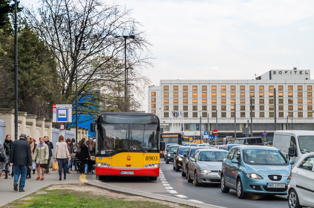 8903
Oj, tego dnia tworzyły się tu niezłe korki.
Słowa kluczowe: SU15 8903 111 PlacPiłsudskiego