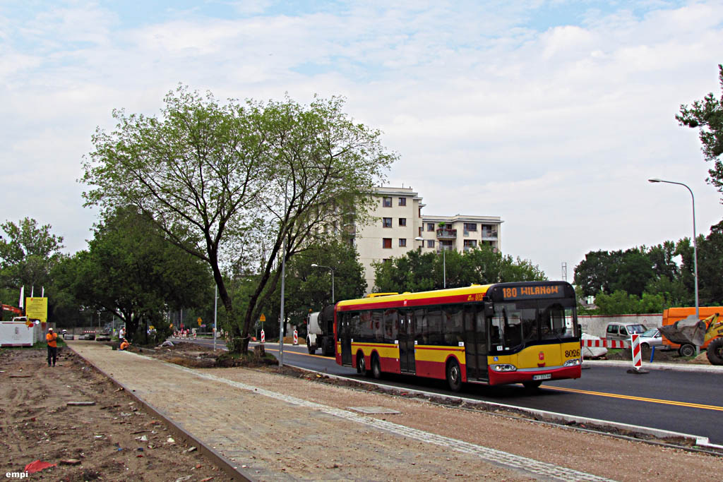 8026
Trwa remont ulicy Powązkowskiej. Myślałem, że przy okazji poprzednich remontów usunięto już wszystkie pozostałości po linii tramwajowej. Okazało się jednak, że robotnicy tym razem także mieli do wycięcia jeszcze długie odcinki wiekowych szyn.
Słowa kluczowe: SU15 8026 180 Powązkowska