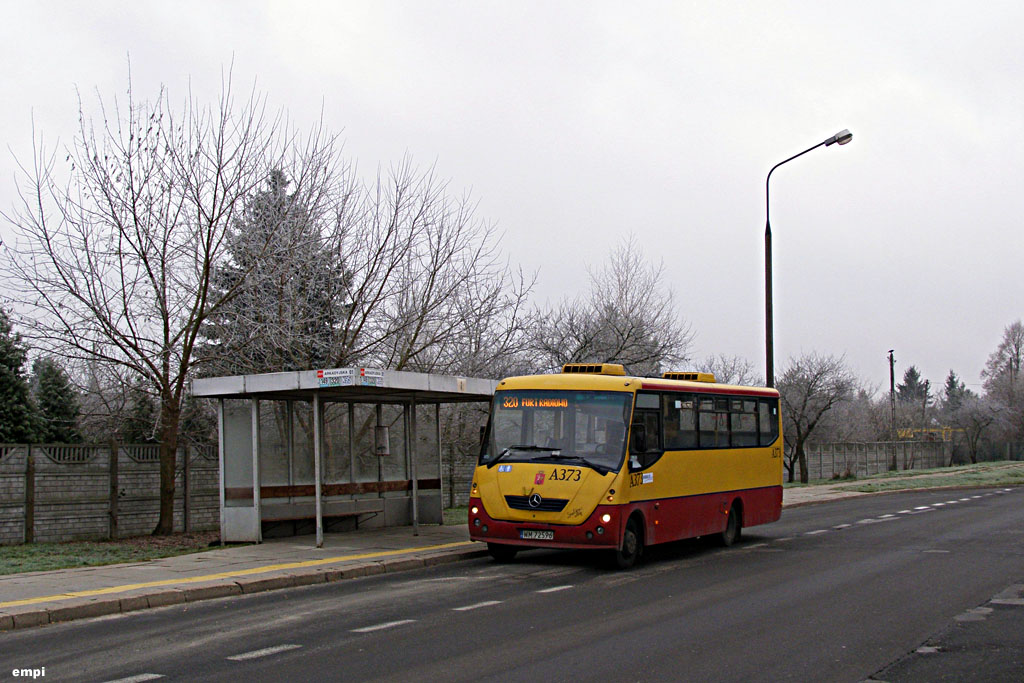 A373
Linia 320 nie jest lubiana przez kierowców ze względu na nudną krótką trasę, krótkie przerwy i tabor. Chociaż z racji późnej pory wyjazdu bardzo często nie starcza sprawnych Solin i wyjeżdżają Libero lub Alpino.
Słowa kluczowe: H7-20 Solina A373 320 Bolimowska