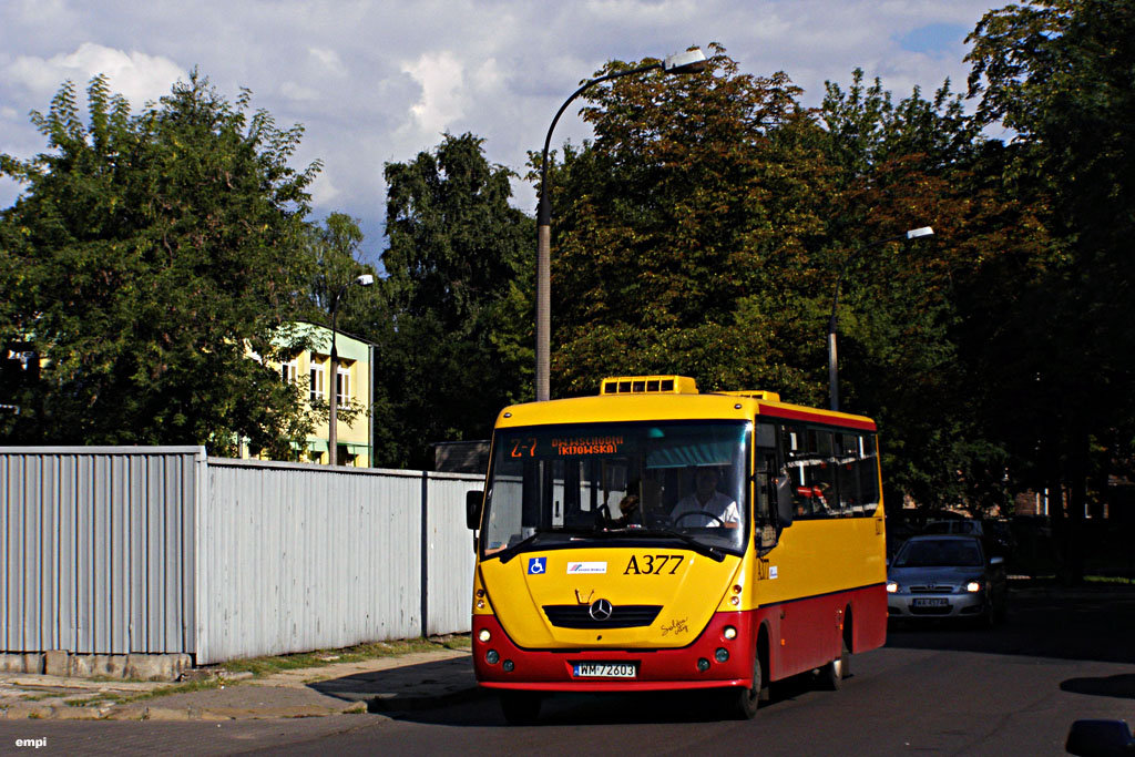 A377
Z powodu remontu torowiska na odcinku od dworca Wschodniego do pętli przy Kawęczyńskiej w dn. 11.07-1.09.2009 kursowały Soliny na zastępczej linii Z-7 po bardzo interesującej okrężnej trasie: Kijowska, Targowa, Ząbkowska, Radzymińska, Folwarczna, Wołomińska, Siedlecka, Otwocka, Łomżyńska, Jadowska, Wołomińska, Otwocka, Radzymińska, Ząbkowska, Targowa, Kijowska.
Słowa kluczowe: H7-20 Solina A377 Z-7 Otwocka