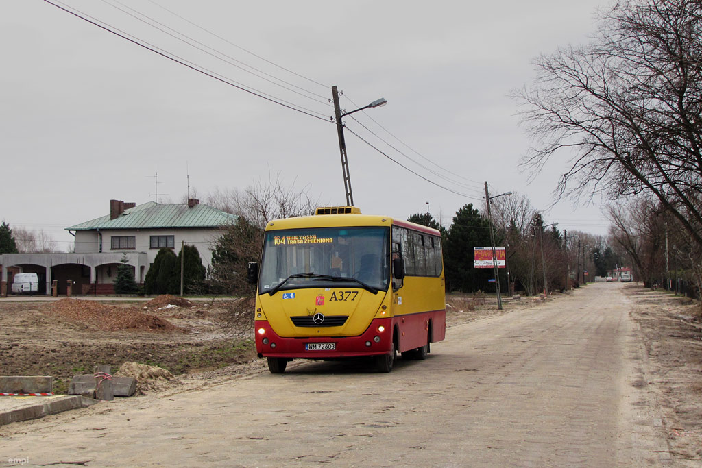 A377
1 lutego po ponad półrocznym zamknięciu ulicy Bruzdowej spowodowanym budową kanalizacji na stałą trasę wróciła linia 164. Istniała obawa, że stołeczna komunikacja miejska straci przy tej okazji jeden z nielicznych już ciekawych odcinków z trylinkową nawierzchnią - jak widać nie została ona spełniona. Rozkopane były tylko fragmenty ulicy i tam wylano asfalt, a na pozostałej części pozostawiono trylinkę. Co więcej linia 164 zyskała wariantowe kursy nocne na z Kępy Zawadowskiej na Stegny!
