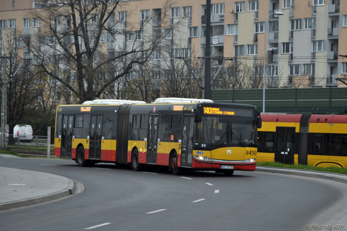 8450
Po przebudowie okolica nie do poznania; skromna zawijka przyjęła formę pętli przez skrzyżowanie i światła, oraz przynajmniej +2 do czasu przejazdu od pętli do pierwszego przystanku; czcionka wyświetlacza też absorbująca
Słowa kluczowe: SU18 8450 140 DworzecWschodni