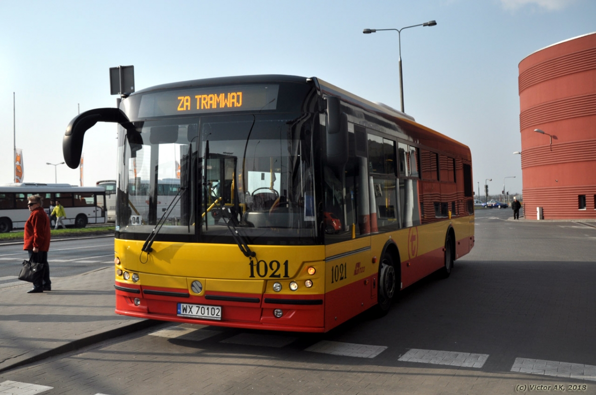 1021
"Gdy nagle prąd wyłączą, gdy nagle skład gdzieś w awarii staje,
Wracających na zakład wrobią w linię "za tramwaje"
Słowa kluczowe: SM12 SolCity10 1021 Z