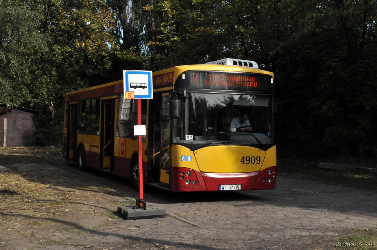 4909
Spieszmy się focić Jelcze, tak szybko z ulic znikają... Bielańskie Rodzinne Spotkanie z Koleją - przystanek przy posterunku kolejowym Warszawa Radiowo
Słowa kluczowe: M121I/4 Mastero 4909 R WarszawaRadiowo