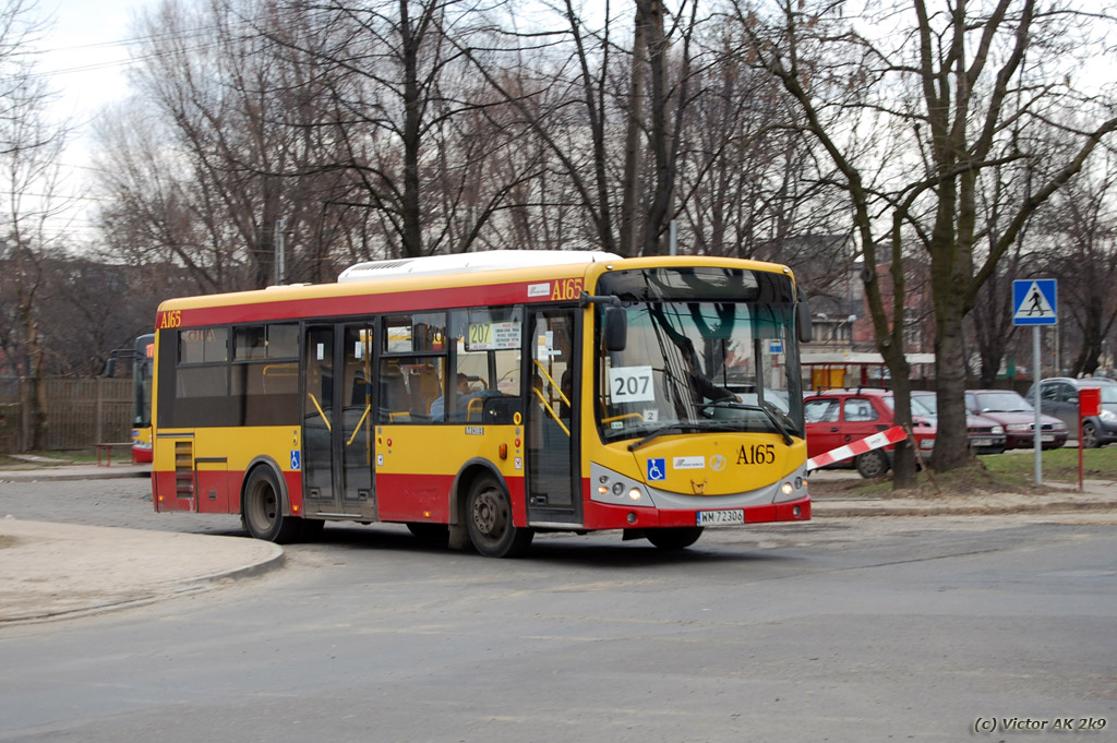 A165
Tytułowa jednostka Libero na obsłudze 207; z powodu awarii komputera obsługującego kasowniki, mamy "tablice przednią zastępczą"; ten wóz w dniu 22.01 doznał uszczerbku na zdrowiu w postaci kolizji na ul. Spisaka; 
Słowa kluczowe: M083C Libero A165 177 PKPUrsus 