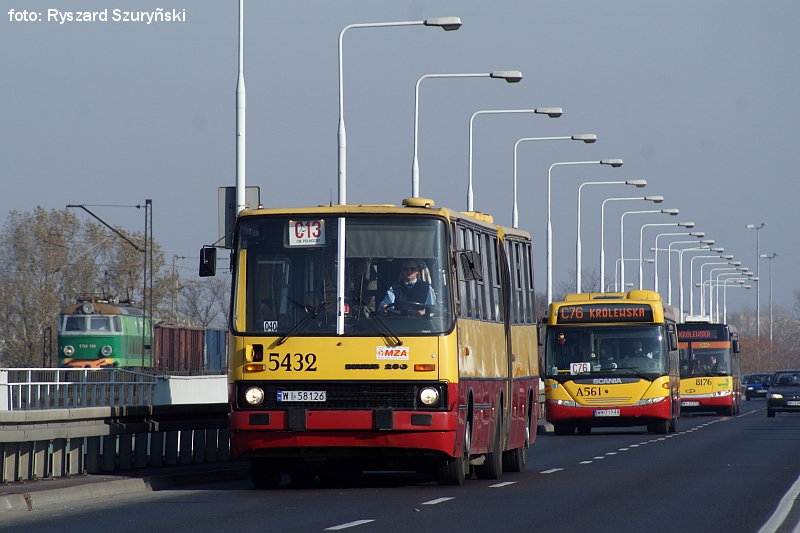 5432
Z taką maszyną byku nie wygrywa :-)
Słowa kluczowe: 5432 A561 8176 ET22 MostGdański R-13 C13 C76