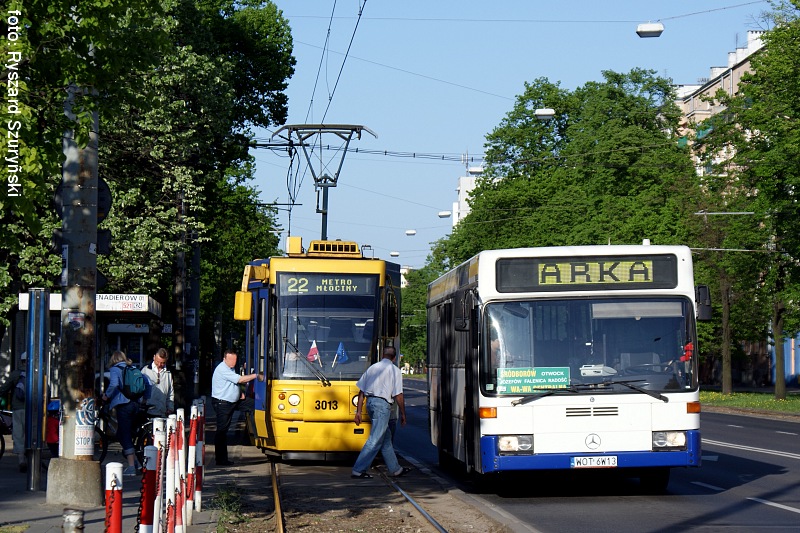 3013
I jeszcze jeden U-boot debiutujący w galerii. Panowie opuścili pojazdy i prawie doszło do bijatyki w walce o dostęp do przystanku.
Słowa kluczowe: 116Na 3013 alejaWaszyngtona 22