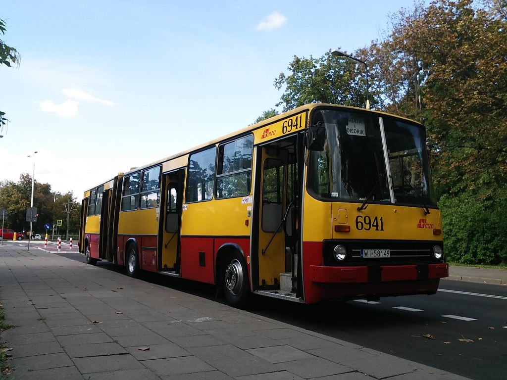 6941
Tak Wam wrzucę zdjęcie z komórki, żebyście wiedzieli, że on w ogóle gdzieś pojechał :-)
Słowa kluczowe: 6941 IK280 R-7 R-1 Szymanowska Warszawa