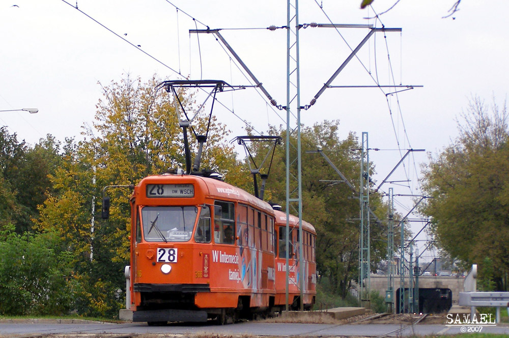 366+218
Niespełna 2 miesiące wcześniej uruchomiono linię 28na trasie Piaski-Dw.Wschodni Kijowska w zamian za wycofaną z tego odcinka linię 103. Linia 28 była nieobecna na warszawskich torach przeszło 25 lat a jej trasa wówczas również przebiegała przez Most Gdański.
Słowa kluczowe: 13N 366+218 28 Słomińskiego