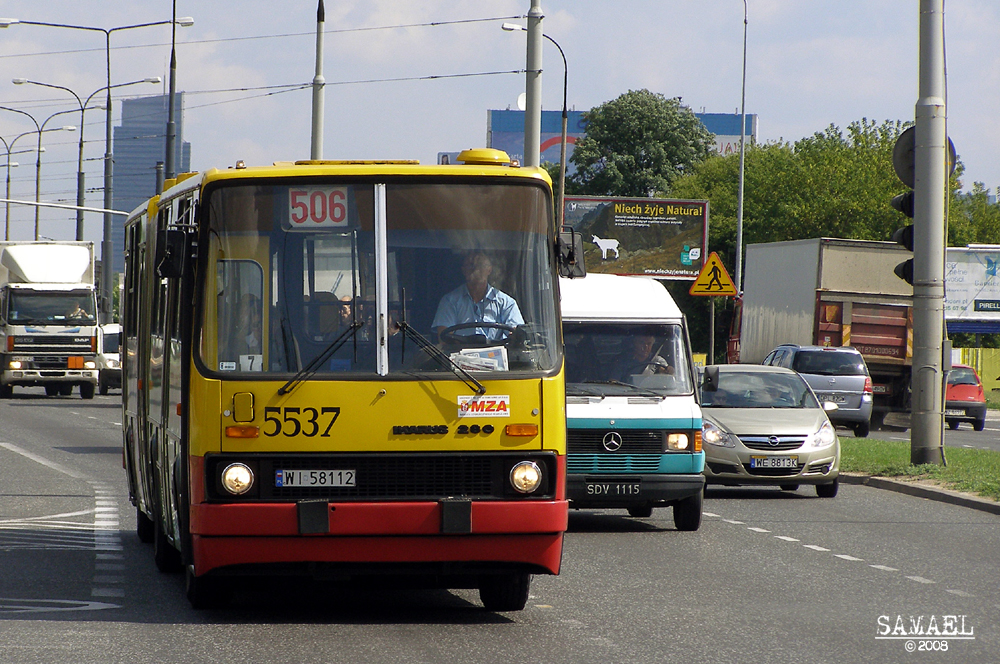 5537
Rocznik 1996, skreślony 2012. Cały żywot na Stalowej.
Tutaj na nieistniejącej już linii 506 mija właśnie ul. Fort Wola (kierunek Os.Górczewska)
Słowa kluczowe: IK280 5537 506 Wolska