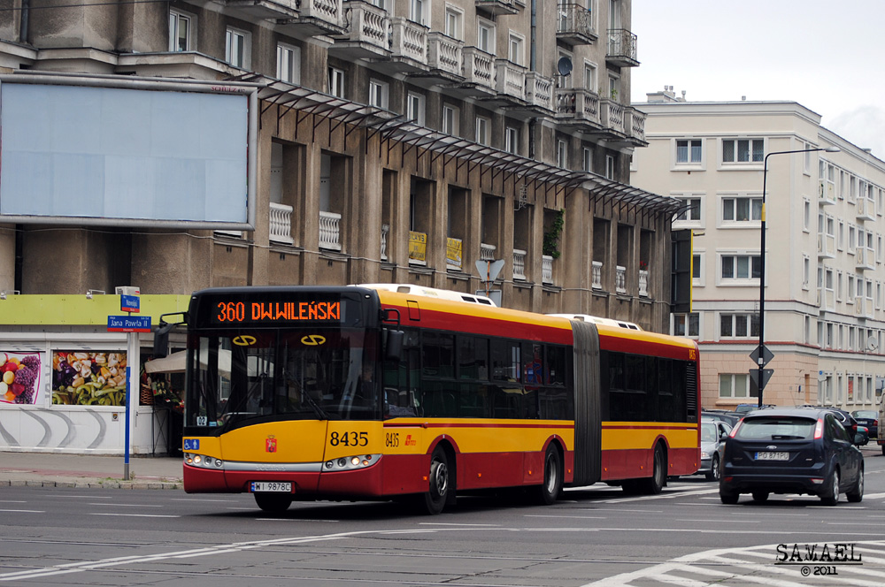 8435
SU za chwilę skręci w al.Jana Pawła II i zatrzyma się na postój na przystanku Nowolipki. Linia miała za zadanie utrzymanie właściwej obsługi trasy W-Z. Istniała 5 miesięcy z czego na 4 miesiące dotarła na Muranów. Zdjęcie wykonane ostatniego dnia kursowania linii. 
Słowa kluczowe: SU18 8435 360 Nowolipki