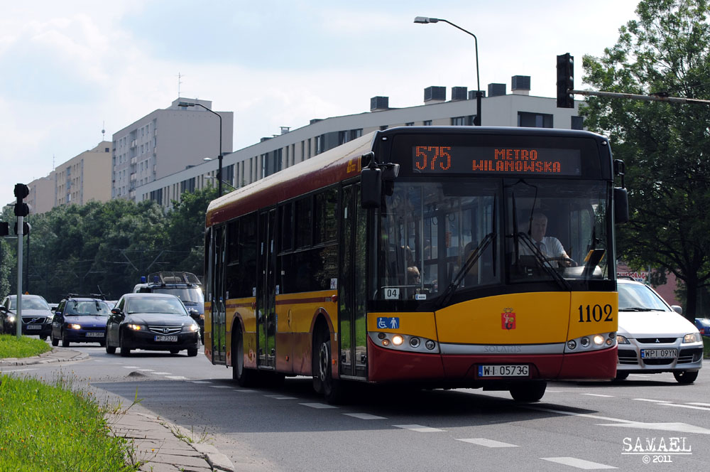 1102
575 zostało uruchomione w celu poprawy dojazdu z Lotniska Chopina do centrum Warszawy (do linii metra), w związku z przejęciem przez Polskę prezydencji w Radzie Unii Europejskiej i przewidywaną znaczną liczbą gości zagranicznych biorących udział w wydarzeniach w Warszawie związanych z polską prezydencją. Przez pierwsze 3 tygodnie autobus woził powietrze...
Słowa kluczowe: SU12 1102 575 Puławska