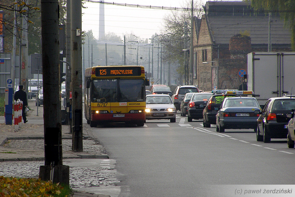 6717
Miało tego zdjęcia nie być z powodu słupów, ale... stare zatoczki, norblin i jedna nitka Prostej...
Słowa kluczowe: N4020 6717 125 Prosta