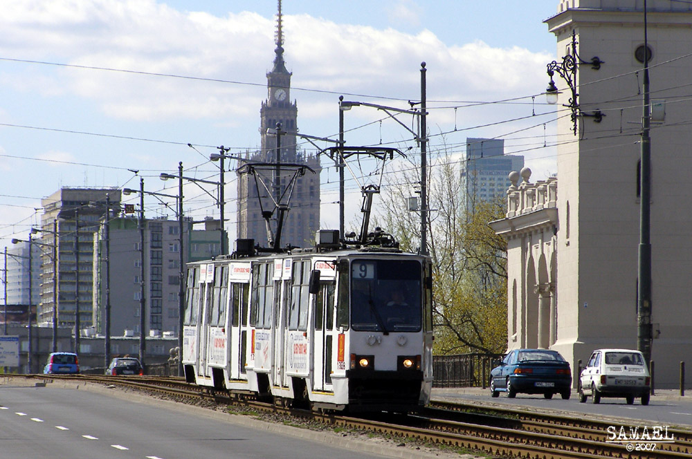 1328+1327
9 zbliża się do przystanku Rondo Waszyngtona.
Słowa kluczowe: 105Na 1328+1327 9 alejaPoniatowskiego