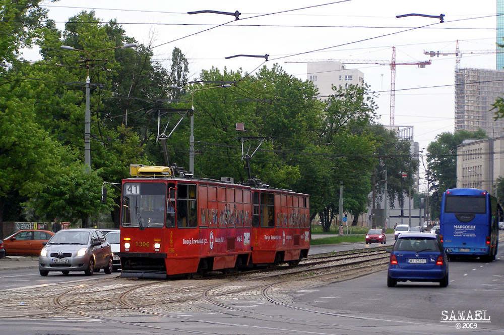 1306+1305
Odsłona linii 41 (ex linia 2) na trasie Żerań Wschodni-Rondo Radosława. Na odcinku Park Traugutta-Rondo Radosława linia kursowała rano jadąc z Bródna prosto ulicą Słomińskiego, natępnie al. Jana Pawła II, ul. Stawki, Andersa i Międzyparkową. Natomiast w popołudniowym szczycie ten sam odcinek pokonywała w przeciwnym kierunku.
Słowa kluczowe: 105Nx 1306+1305 41 Stawki