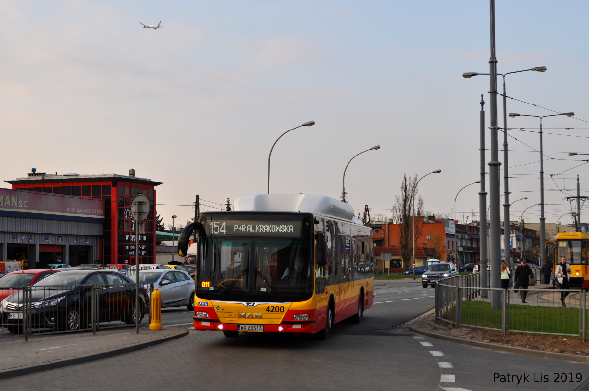 4200
Dzień później zadebiutował pierwszy w MZA krótki lajons, który w najbliższym czasie zastąpi ostatnie w stolicy Jelcze.
Słowa kluczowe: LionsCityCNG 4200 AlejaKrakowska 154