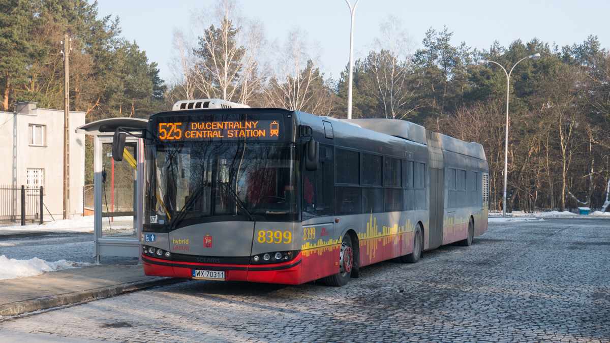 8399
Hybryda czeka na kolejny odjazd w kierunku Dworca Centralnego.
Słowa kluczowe: SU18H 8399 525 Międzylesie