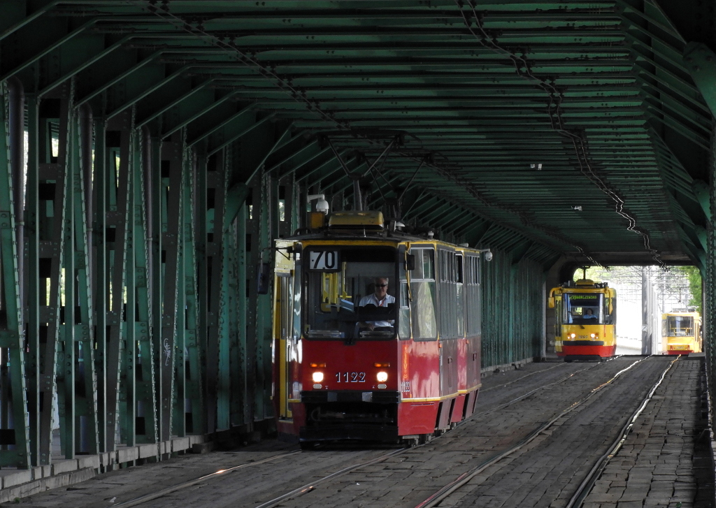 1122+1123
Skład 1122+1123 i batyskaf na moście Gdańskim.
Słowa kluczowe: 105Na 1122+1123 70 MostGdański