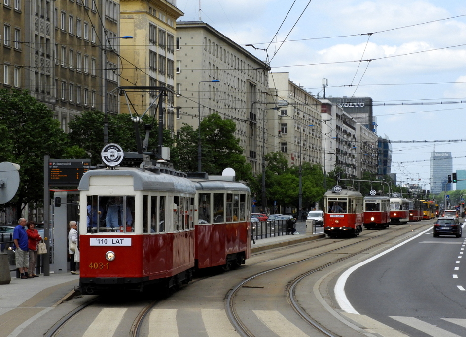 403-1+1620
Parada z okazji 110-lecia tramwajów elektrycznych w Warszawie.
Słowa kluczowe: K ND 403-1+1620 Marszałkowska parada