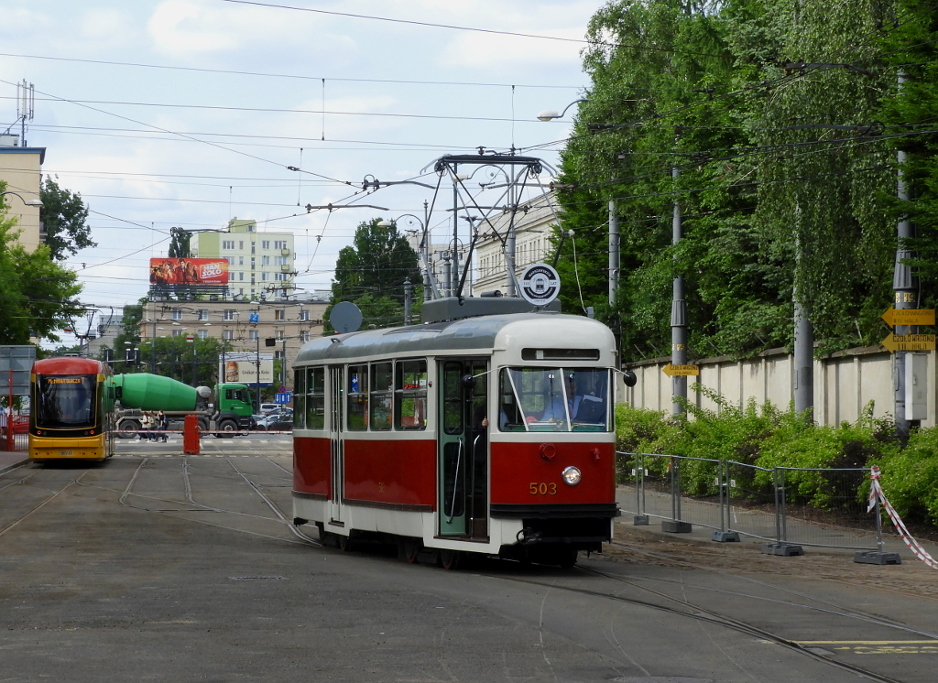 503
Najstarsza trzynastka świeżo po remoncie.
Słowa kluczowe: 13N 503 ZajezdniaWola