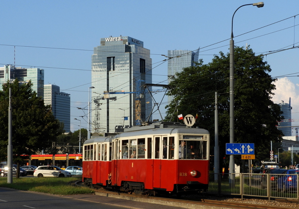 838+1620
Skład 838+1620 na linii W uruchomionej z okazji 74. rocznicy wybuchu Powstania Warszawskiego.
Słowa kluczowe: 4Nj ND 838+1620 W Grójecka