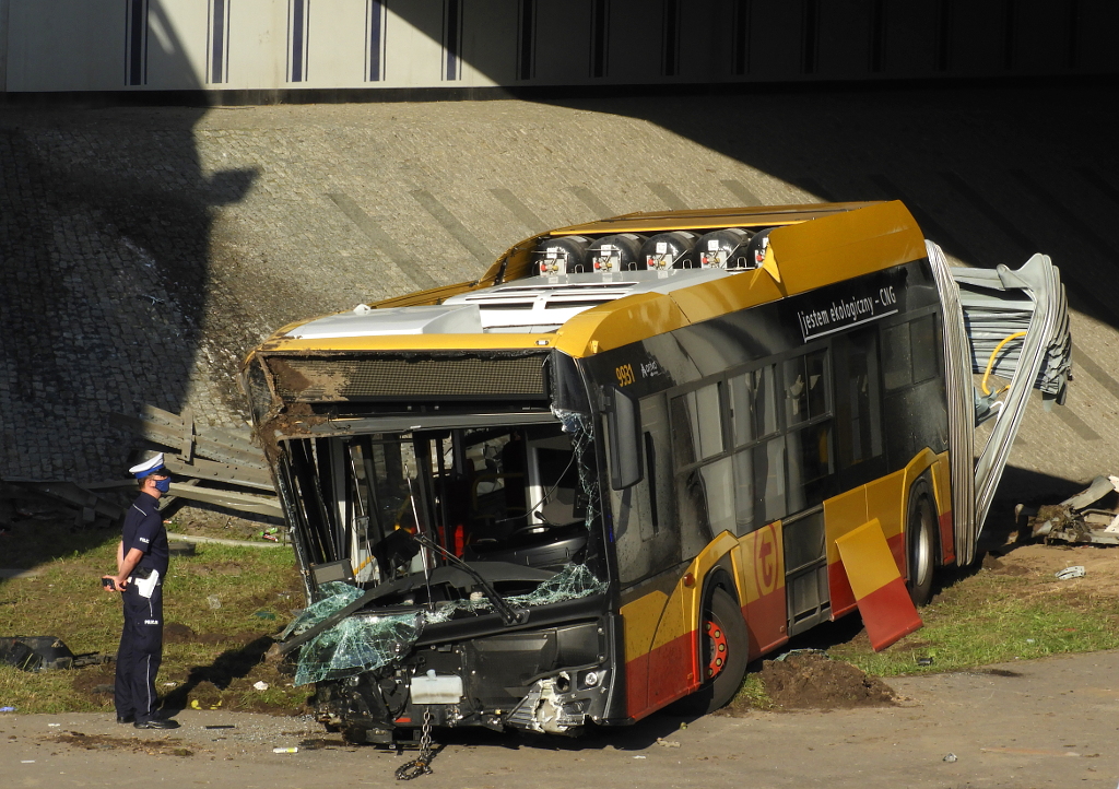 9931
Widok na sekcję A po ustawieniu na kołach.
Słowa kluczowe: SU18IVCNG 9931 186 AlejaArmiiKrajowej wypadek9931