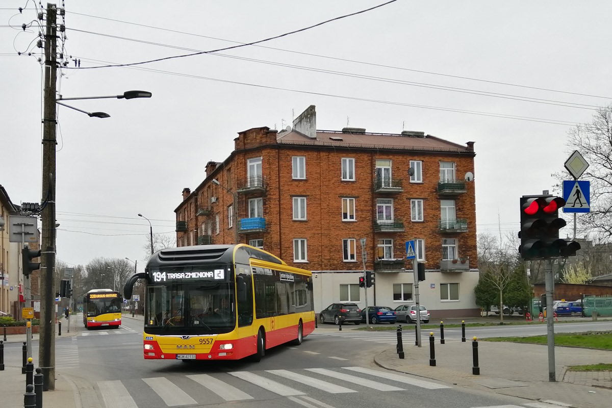 9557
Awaria wodociągowa we Włochach na ul.Globusowej wymusiła objazdy( na około tydzień od dziś) dla linii 194,228 i 716.

228 skierowano w obu kierunkach Potrzebną
194 i 716 tylko w kierunku Cm.Wolskiego skierowano Potrzebną,Wałowicką do Dźwigowej.
Słowa kluczowe: LionsCityHybrid 9557 194 Potrzebna Sympatyczna Wałowicka