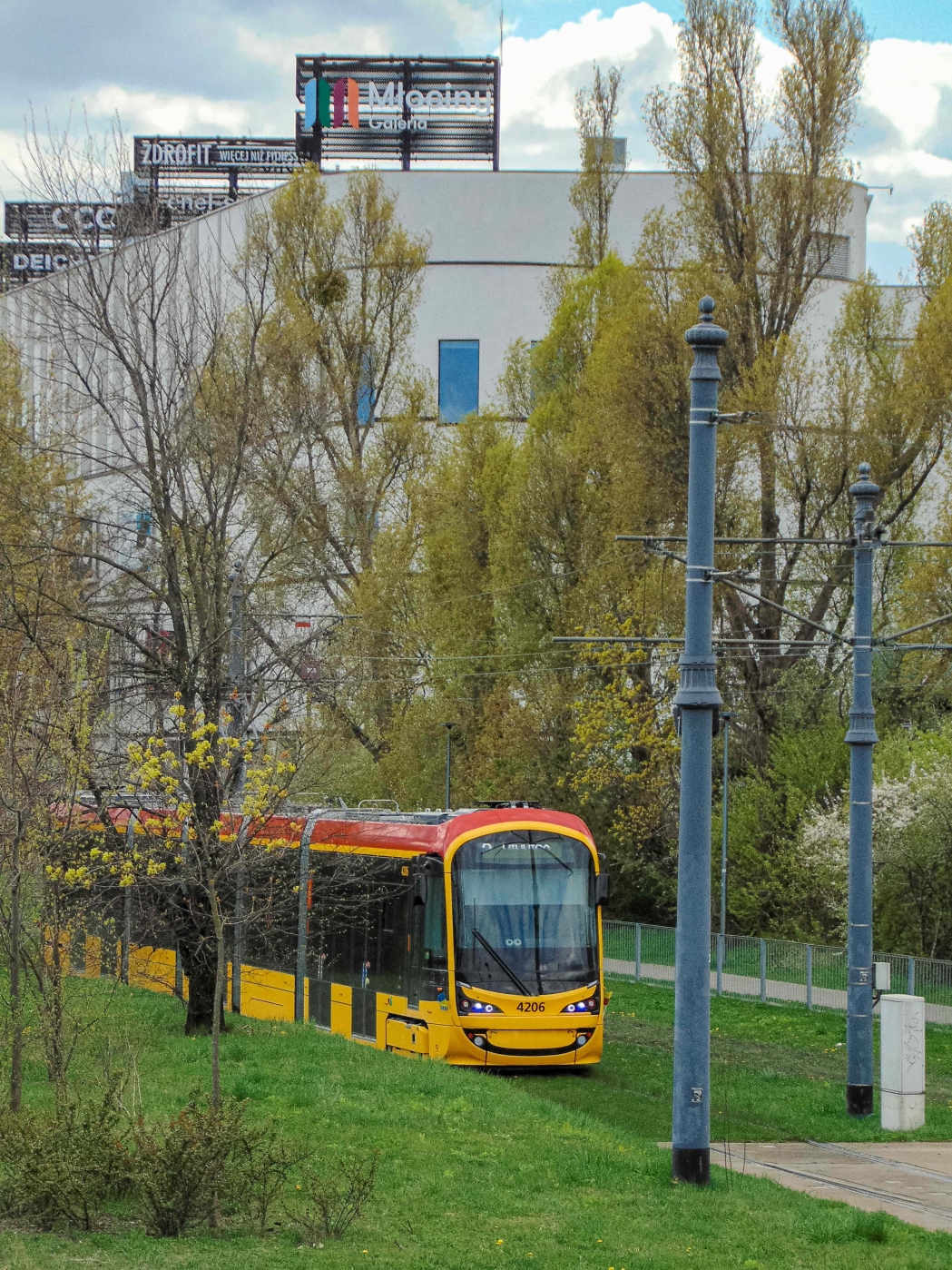 4206
Kolejne Hyundaie w ruchu.
Zdjęcia w tej pozycji robię bardzo rzadko... 
Słowa kluczowe: Hyunadi 140N Warsolino 2 ZgrupowaniaAKKampinos