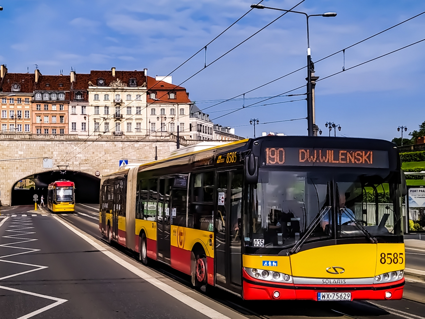 8585
Najciekawszy kurs skróconego 190, w relacji: Kino Femina > Dw. Wileński, z późniejszym zjazdem na Stalową. A same skrócone kursy, były wtedy dosileniem tej linii po Bożym Ciele
Słowa kluczowe: SU18 8585 190 AlejaSolidarności StareMiasto